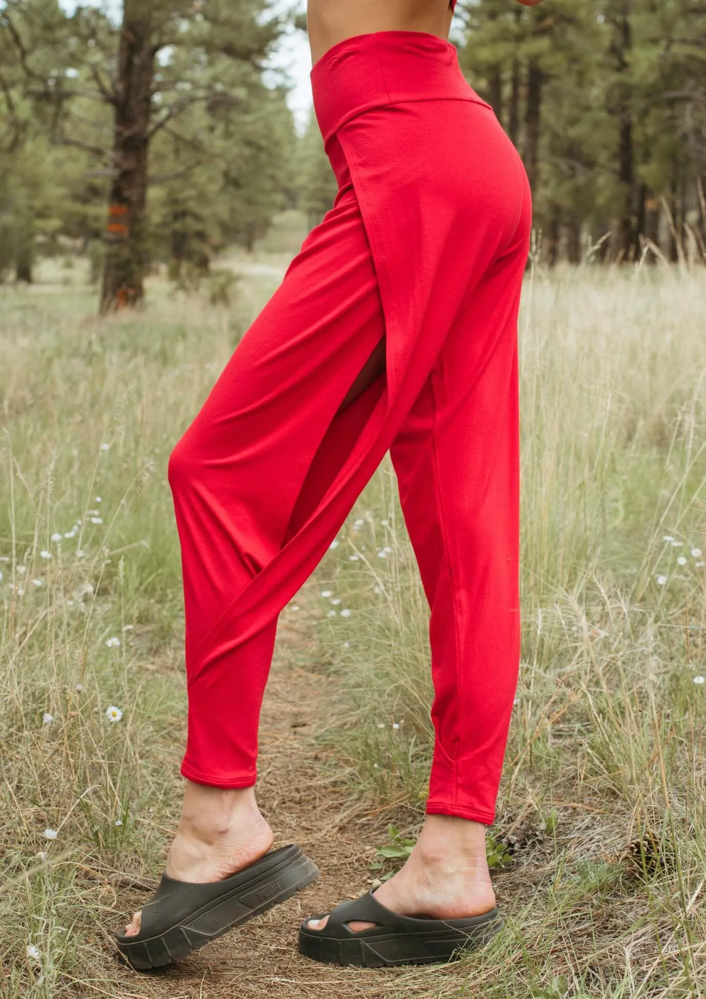 Bhakti Jogger - Wildflower Red