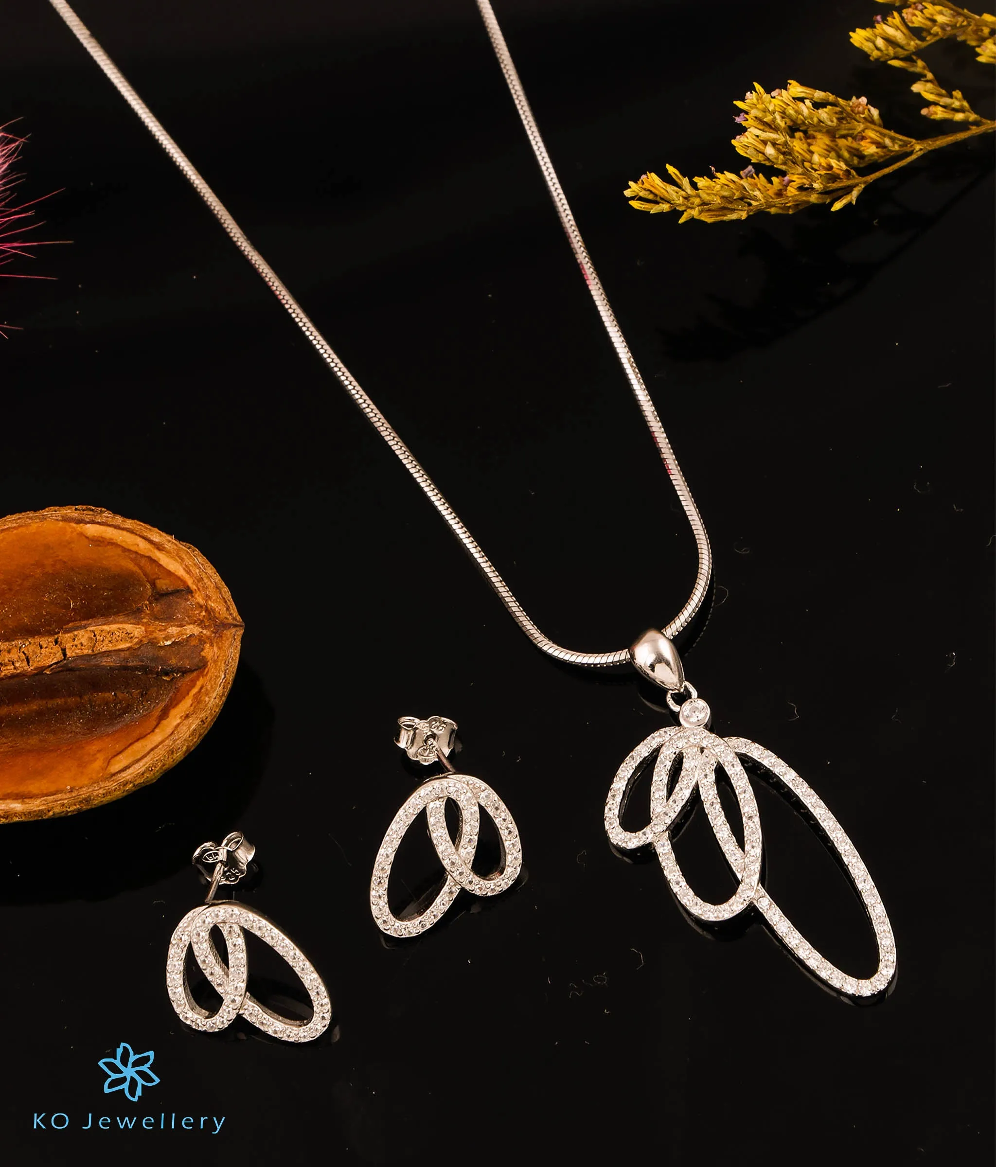 The Sparkling Orbit Silver Pendant Set